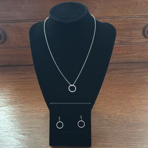 🩶Sterling silver circle necklace and matching drop earrings.